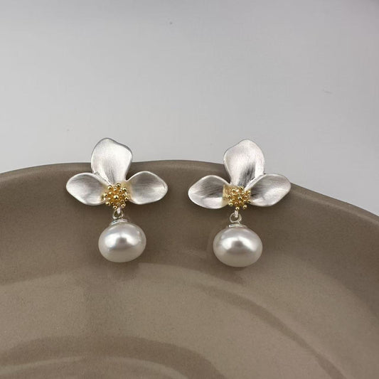Womens Stylish Brushed Three-Petal Earrings Versatile For Any Look