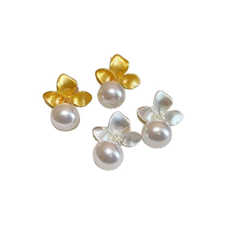 Womens Stylish Brushed Three-Petal Earrings Versatile For Any Look