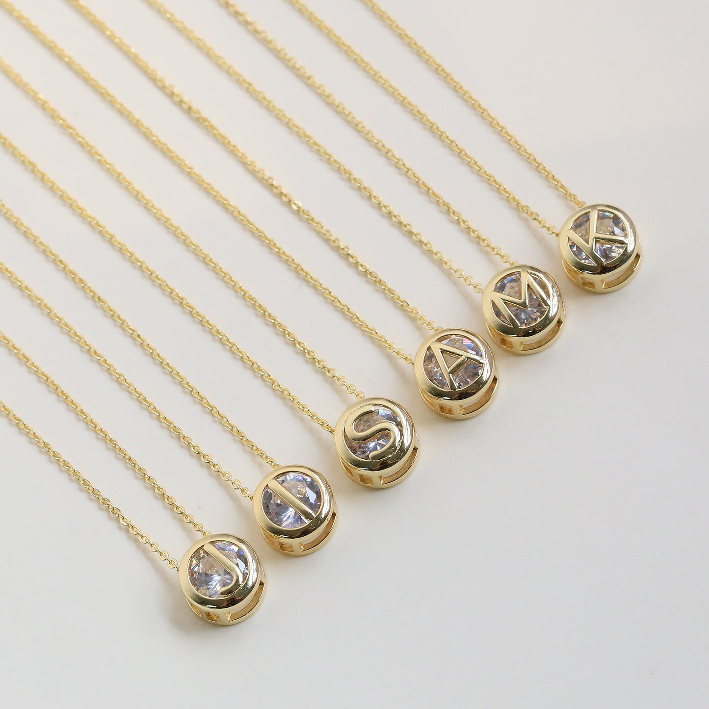 18k Gold-plated Geometric Hollow Circular Necklace In Brass